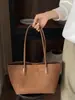 Bolsa tote simples de veludo fosco retrô para mulheres, bolsa versátil de grande capacidade para a faculdade e o trabalho, nova bolsa de ombro outono e inverno de 2026