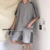 Conjunto Esportivo Casual de Verão Masculino Solto Tendência Marca Manga Curta Shorts Conjunto de Duas Peças Ins Estilo Hong Kong Conjunto de Roupa Masculina Colocação
