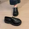Sapatos de couro com sola macia, sapatos sociais estilo britânico com sola grossa, novos mocassins de outono 2026 para mulheres, sapatos formais versáteis, sapatos JK