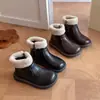 Botas de inverno infantis, novo estilo para meninas, botinhas forradas com fleece, solado macio, antiderrapante, sapatos de algodão, para bebês e crianças maiores, botas de couro quentes