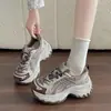 Zapatos tipo "dad shoes" ultra gruesos para mujer que aumentan la altura, nuevo modelo 2026, con cordones, de malla transpirable, para deportes al aire libre, zapatillas para correr