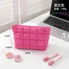 Bolsa de Maquillaje Portátil Acolchada de Venta Caliente Transfronteriza Moderna Bolsa de Almacenamiento Plegada Color Sólido con Patrón de Diamantes Bolso Portátil Casual Estilo Coreano para Mujer