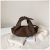 Bolsa transversal para mulheres, novo modelo de verão 2026, bolsa quadrada pequena plissada de grande capacidade, bolsa de ombro simples e estilosa