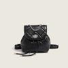 Mochila de Moda Feminina 2026 Estilo Coreano Design de Nicho Mochila Acolchoada com Corrente Pequena Mochila Branca para Mulheres