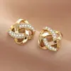 Brincos Torcidos com Zircônia Cravejada de Diamantes Estilo Luxo Leve de Cao Shi, Brincos Versáteis Gentis e Doces para Estudantes, Acessórios para o Dia a Dia