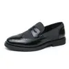 Sapatos Brogue Masculinos Costurados Transfronteiriços Estilo Britânico Cabeleireiro Tendência Calçados Business Casual Trabalho Sapatos de Couro