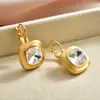 Brincos de Pressão Quadrados Retro de Luxo Leve Estilo Francês Escovados com Zircônia Micro-Incrustada Deslumbrantes com um Toque Moderno de Alto Padrão