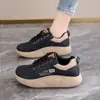 Outono 2026 Novos Sapatos Brancos Estilo Coreano Ins Estudante Feminina Sola Grossa Aumento de Altura Tênis Esportivo Casual Tênis de Skate Tênis de Pai