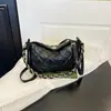 Bolso de hombro de moda transfronterizo para mujer 2026 nuevo estilo pequeño bolso de mano de perlas inspirado en Chanel cadena simple bolso cruzado de moda