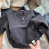 Moletom infantil com gola alta e forro de fleece, estiloso e espesso para outono e inverno, nova roupa infantil, blusa quente para bebês e crianças pequenas