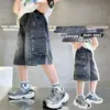 Shorts Jeans de Verão para Meninos 2026 Novo Estilo Roupa Infantil Versão Coreana Fresco e Estiloso Roupa de Trabalho Versátil Calça de Cinco Pontos Calça de Comprimento Médio
