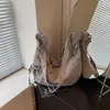 Bolsa de ombro feminina xadrez estilo ins, bolsa tipo dumpling, moda feminina, transversal, casual para o dia a dia, outono 2026, bolsa de ombro único, bolsa de grande capacidade