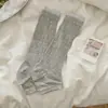 Calcetines finos de primavera-verano para mujer, calentadores de piernas de canalé doble color block estilo Miu, adelgazantes y versátiles, calcetines medios sin pie, calcetines apilables para mujer