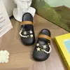 Nuevas sandalias de verano con diseño de estrella de cinco puntas calada y eslabones de cadena, ligeras y elegantes para mujer, perfectas para usar al aire libre y con suela antideslizante.