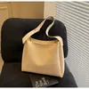 Cross-border Retro Bag Feminino Grande Capacidade 2025 Nova Primavera e Verão Simples Bolsa de Ombro Casual Este Ano Popular Bolsa de Balde