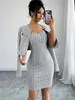 Traje de cuadros estilo europeo y americano con chaqueta corta y falda de tirantes, conjunto femenino elegante y entallado de dos piezas