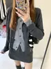 Suéter Cárdigan de Punto Gris Falso Dos Piezas para Mujer Otoño Invierno Petite Chaqueta Corta Estilo Coreano Único Exquisito Top Primavera