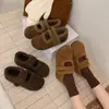 Zapatos Mary Janes de Lana Retro Franceses de Suela Gruesa que Aumentan la Altura Estilo Invierno 2026 Acolchados de Terciopelo Cálidos de una Sola Correa de Algodón Birkenstock