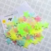Pegatinas de estrellas que brillan en la oscuridad, pegatinas de pared de estrellas de 3 cm, decoraciones de pared fluorescentes para habitaciones, decoraciones de dormitorio