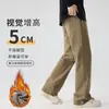 Calça Casual de Sarja Pura com Forro de Fleece, Corte Reto, Nova Coleção Outono/Inverno 2025, Solta, Confortável, Versátil, Moderna, Alongadora, Emagrecedora