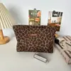 Bolsa de Maquillaje con Estampado de Leopardo Nueva Otoño e Invierno 2025 Bolsa de Felpa Portátil para Lipstick Gran Capacidad Bolsa de Mano para Delineador