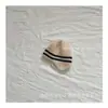 Touca de inverno listrada com proteção para as orelhas para crianças, estilo moderno, para bebês, estilo universitário, gorro de tricô quente, touca para o frio, gorro de lã