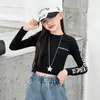Conjunto Jeans Rasgado Moderno e Descolado para Meninas Outono Nova Chegada Estampa de Letras Camada Base e Jeans Curvo Conjunto de Duas Peças Moderno