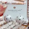 Pendientes de Botón Geométricos Únicos de Bolas de Algodón para Mujer, Pendientes de Plata de Aguja Vintage de Celebridad de Internet de Alta Gama, Pendientes Elegantes de Perla de Estilo Minimalista