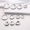 Moda Japonesa y Coreana Hebilla de Oreja Versátil de Acero Inoxidable Moda Europea y Americana Aro de Oreja para Hombres y Mujeres Hebilla de Oreja Personalizada de Estilo Ligero y Simple con Anillo Colgante