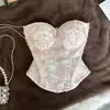 Elegante y seductor top sin tirantes rosa con un toque femenino
