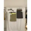 Coleção de outono MZI STUDIO: Saia A-line color block, estilo coreano, minimalista, versátil, rejuvenescedora, com fenda lateral e cintura elástica, modelo 18563