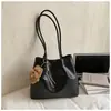 Bolsa Tote Grande Capacidade Retrô Feminina 2026 Nova Casual para o Dia a Dia Bolsa de Ombro Único Moda Mais Vendida Bolsa de Axila Transfronteiriça
