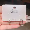 Novo produto de outono: Brincos chatos torcidos de zircônia, requintados e simples, com um estilo coreano de alta qualidade e uma vibe cool e minimalista