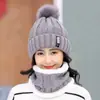Gorro de Invierno para Mujer, Lindo Pompon de Piel Forrado de Felpa Cálido Tejido de Dos Piezas Gorro de Lana con Letra B Etiqueta Venta al por Mayor