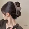 Accesorio para el cabello de pinza de tiburón marrón, de bajo volumen, esponjoso, para peinado semi-recogido, pinza grande de oso para el cabello, pinza de garra con orejas de gato y borla elegante para mujer