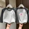 Ropa interior térmica para niñas Otoño/Invierno Nueva Camiseta de manga larga con retazos de forro polar y cuello redondo para niños medianos/grandes Ropa interior cálida Top cepillado