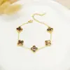 Pulseira Trevo de Quatro Folhas de Fábrica 13mm Item da Moda Popular na Internet Pulseira Artesanal de Aço Inoxidável Banhado a Ouro Anti-Desbotamento