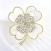 Broche Cruzado Novo Estilo Trevo de Quatro Folhas Simples, Alfinete Elegante e Estiloso para Casaco e Terno, Acessórios de Broche para Roupas Atacado