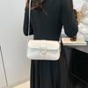 2025 Nuevo Retro Moda Casual Hebilla de Herradura Bolso Cuadrado Pequeño de Hombro Cruzado para Viajero Transfronterizo Versátil Bolso de Axila
