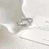 Anel Feminino Minimalista Clássico com Zircônia Única, Versátil, Elegante, Moderno, Joia de Anel Fechado de Nicho, Atacado e Dropshipping do Fabricante