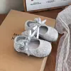 Zapatos versátiles de piel para niña, nuevo estilo primavera 2026, estilo coreano, modernos, con lazo y diamantes de imitación, de corte bajo, estilo princesa