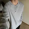 Tendência Primavera 2026: Moletom Básico com Gola Henley, Estilo Casual Japonês, Tamanho Grande, Caimento Solto, Versátil, Blusa Elegante de Manga Longa para Homens