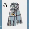 Bufanda de Punto con Borlas, Cuadros y Bordado de Pingüino Lindo para Mujer, Engrosada para Invierno, Chal y Calentador de Cuello Cálido y Versátil