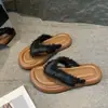 Pies Marinos Nuevas Sandalias de Playa de Verano Sandalias y Pantuflas Fondo Plano Cyber Popular Pinza 2024 Chanclas Casuales para Mujer Ropa Exterior