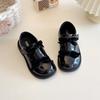 Sapatos de Princesa para Meninas 2025 Novo Outono Sapatos Infantis de Couro Pequenos Sola Macia Sapatos para Crianças Grandes Mocassins Estilo Britânico Sapatos Únicos