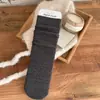 Meias de cano médio com padrão em relevo estilo japonês para mulheres, cor sólida, simples e versátil, estilo coreano, cor escura de outono e inverno, meias com babados