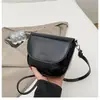 Bolsa Transversal Versátil para Mulheres, Bolsa de Ombro Único Estilo Sela com Toque de Luxo, Luxo Leve, Estilo de Nicho, Bolsa de Braço na Moda, Bolsa Feminina Exquisita