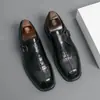 Sapatos Masculinos de Inverno Estilo Britânico Padrinho Combinando Ternos Estilo Coreano Formal de Negócios Casual Fivela Preta Noivo Casamento Sapatos de Couro para Homem