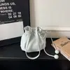 Bolsa de Cubo con Cordón Nueva de Alto Valor Primavera 2026 Bolso Pequeño Clásico Plegado de Mano Bolso de Hombro Cruzado Moderno para Mujer