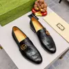 Sapatos masculinos de couro estilo britânico, slip-on, modelo novo 2026 com fivela de metal, bico redondo, mocassins da moda para cabeleireiros